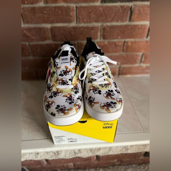Disney Vans Ultrarange Rapidw Mickey Mouse Print Sneakers Men’s 12 NWT